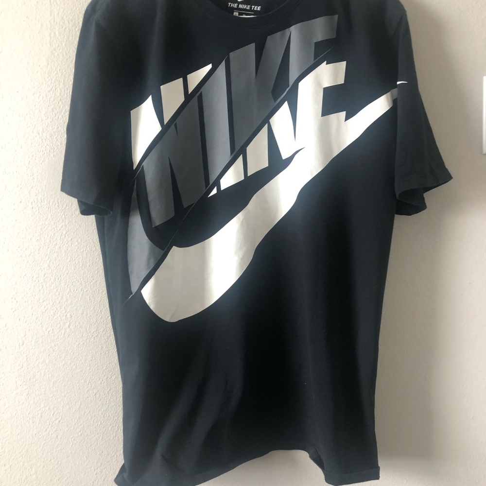 Nike tee - Picture 2 of 3